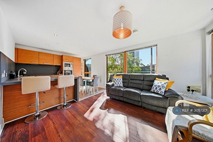 2 Bedroom Flat To Rent In Cypress Place, Manchester, M4