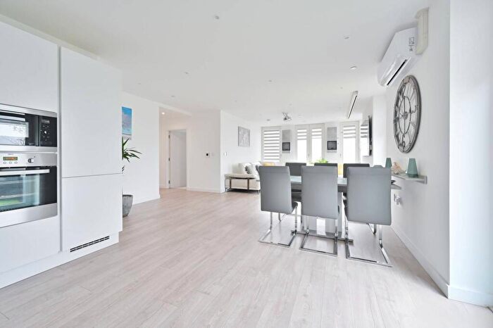 3 Bedroom Flat To Rent In College Road, Harrow, HA1