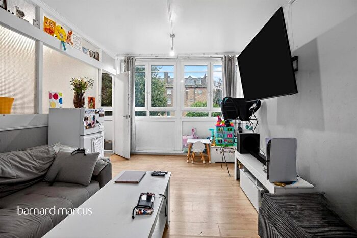 1 Bedroom Flat For Sale In Sceaux Gardens, London, SE5