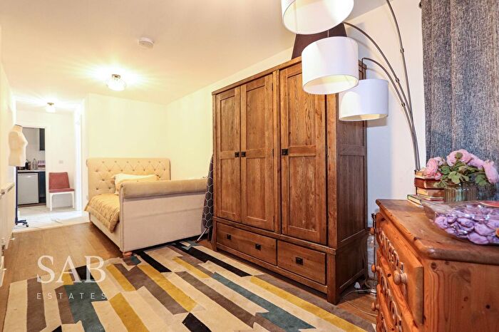 1 Bedroom End Terrace House To Rent In Verulam Road, Greenford, UB6