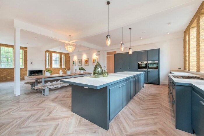 4 Bedroom Flat To Rent In Station Road, Barnes, London, SW13