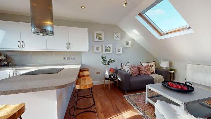 2 Bedroom Flat To Rent In East Hill, London, SW18
