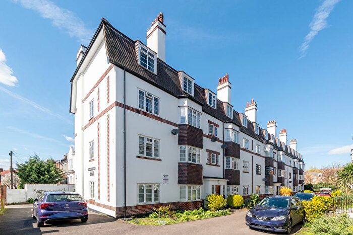 2 Bedroom Flat For Sale In Barrow Road, London, SW16