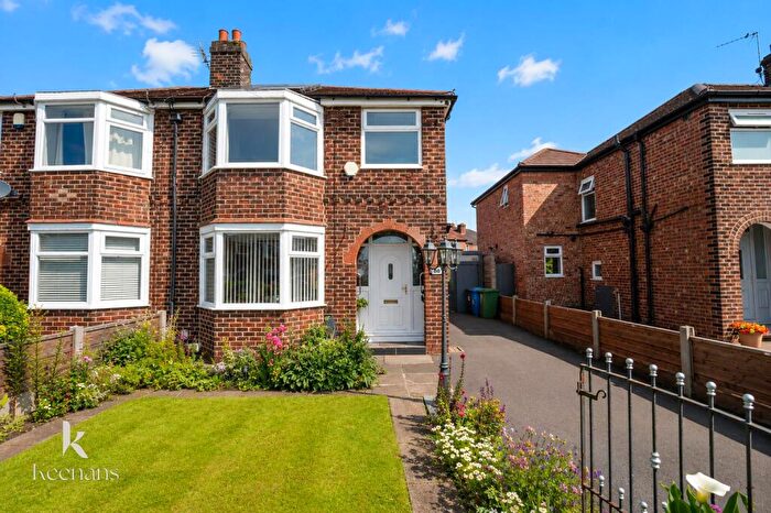 3 Bedroom Semi-Detached House For Sale In Ellesmere Street, Swinton, Manchester, M27