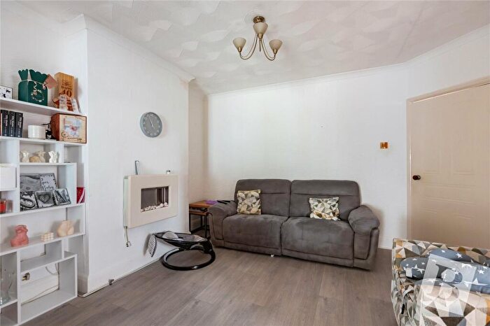 2 Bedroom Bungalow For Sale In Derby Avenue, Upminster, RM14