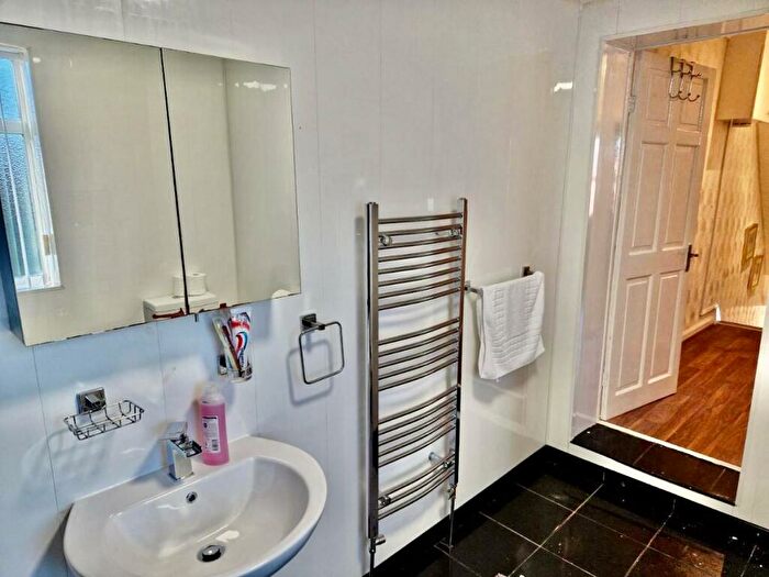 3 Bedroom End Of Terrace House For Sale In Lynn Street, Chester Le Street, DH3