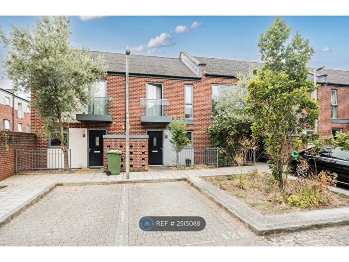 2 Bedroom Terraced House To Rent In Joiners Mews, Southampton, SO19