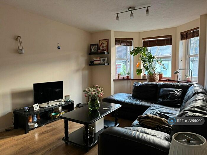 1 Bedroom Flat To Rent In Saffron Court, London, E15
