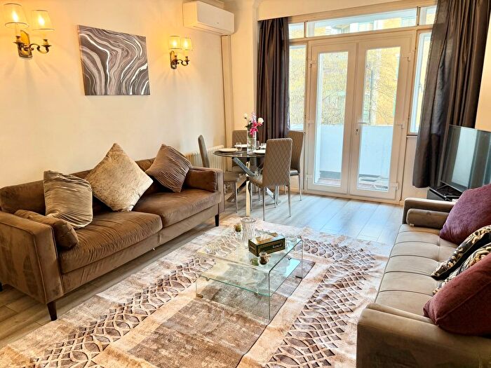 2 Bedroom Flat To Rent In London, NW1