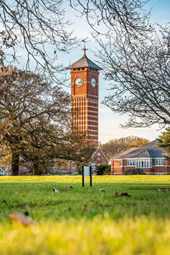 2 Bedroom Apartment For Sale In East Parkside, Willow House, CR6