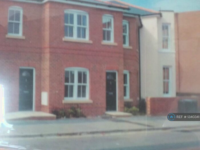 1 Bedroom Maisonette To Rent In Temple Mews, Gosport, PO12