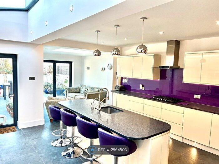 3 Bedroom Terraced House To Rent In Brentford / Northfields, Brentford / Northfields, TW8