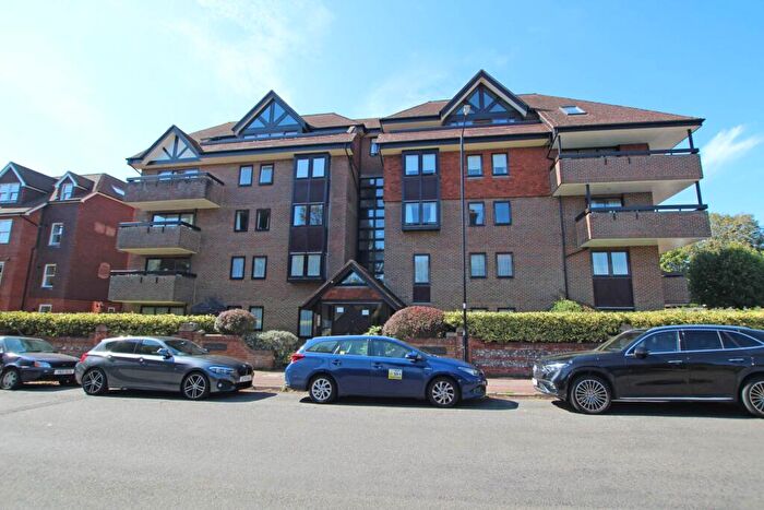 3 Bedroom Penthouse For Sale In Grassington Road, Eastbourne, BN20