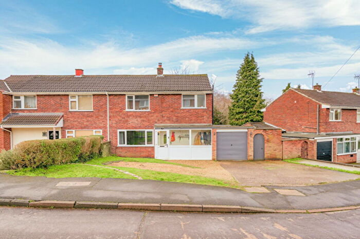 3 Bedroom Semi-Detached House For Sale In Bridge End Grove In Grantham, NG31