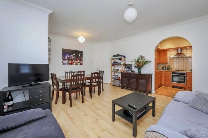 1 Bedroom Flat For Sale In Clapham Road, Oval, London, SW9