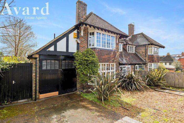 4 Bedroom Semi-Detached House To Rent In Harrington Road, Brighton, BN1