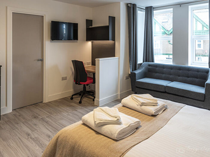 Studio To Rent In - Derrys Villa, Flat, PL4