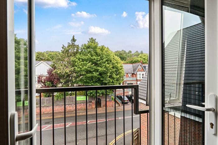 1 Bedroom Flat For Sale In High Wycombe, West Wycombe, Buckinghamshire, HP12