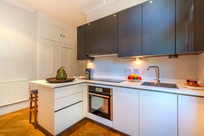 2 Bedroom Flat To Rent In Bishops Park Road, Bishop's Park, London, SW6