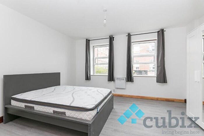 3 Bedroom Flat To Rent In Peckham Park Road, London, SE15