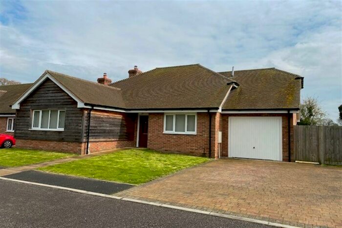 4 Bedroom Detached Bungalow To Rent In Upton Grey, Hampshire, RG25