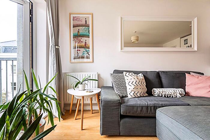 2 Bedroom Flat To Rent In Whitechapel, E1