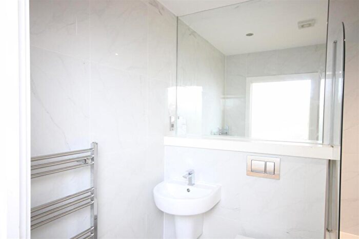 1 Bedroom Apartment To Rent In Cleeve Road, Leatherhead, KT22