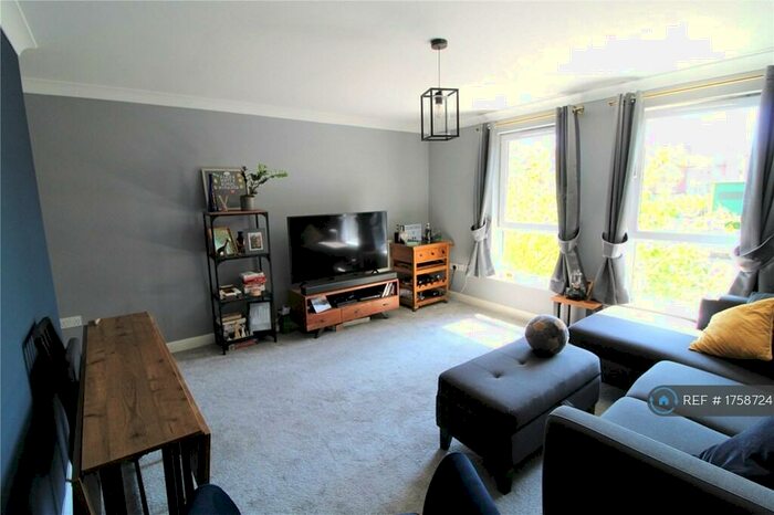 2 Bedroom Flat To Rent In Salisbury House, Wallington, SM6