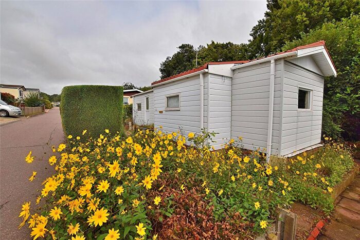 1 Bedroom Detached House For Sale In Whipsnade Park Homes, Whipsnade, Bedfordshire, LU6