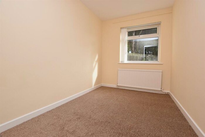 2 Bedroom Apartment To Rent In Poplar Court, Leads Road, Hull, HU7