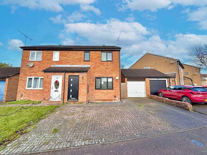3 Bedroom Semi Detached House For Sale In Conway Close, Houghton Regis, LU5