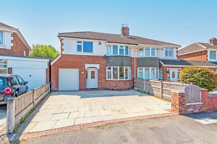 4 Bedroom Semi-Detached House To Rent In Vaudrey Drive, Woolston, Warrington, Cheshire, WA1