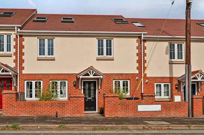 2 Bedroom Apartment To Rent In Elms Road, Botley, OX2