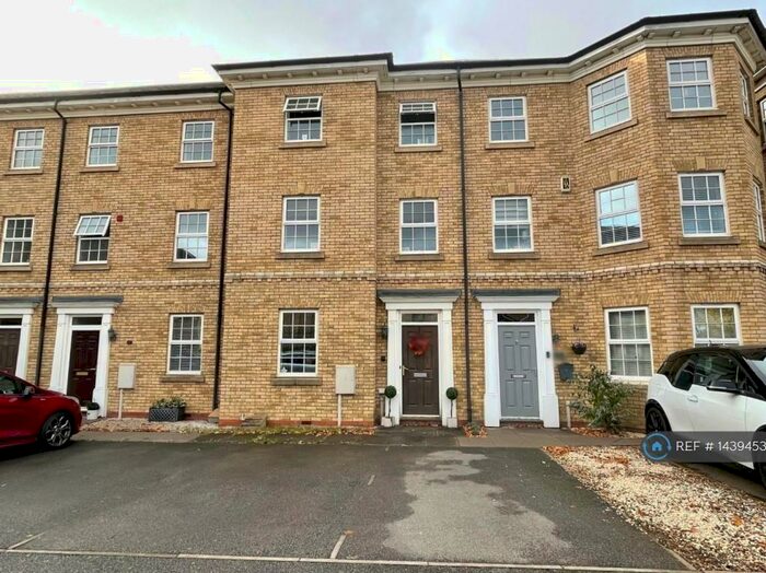5 Bedroom Terraced House To Rent In The Ridings, Grange Park, Northampton, NN4