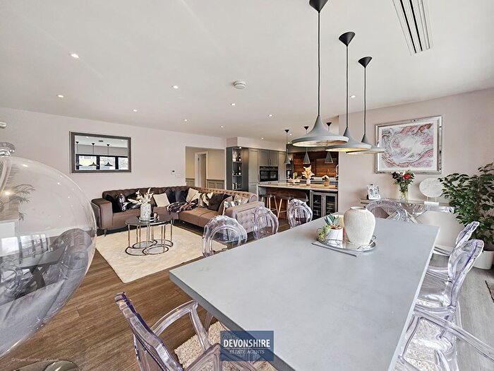 4 Bedroom Detached House For Sale In Mill Lane, Brentwood, CM15