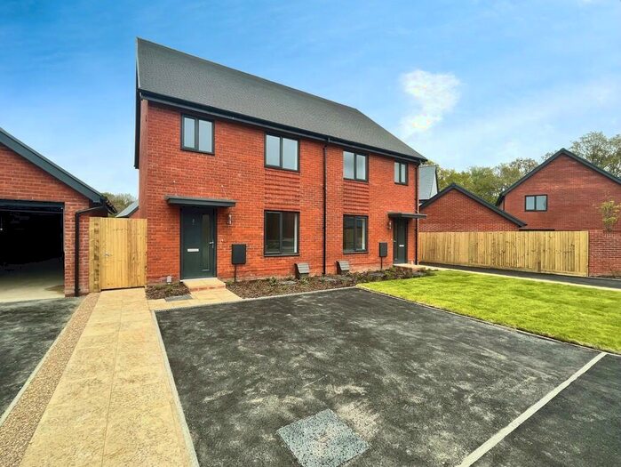 3 Bedroom Semi-Detached House To Rent In Bedlams Close, Whiteley, PO15