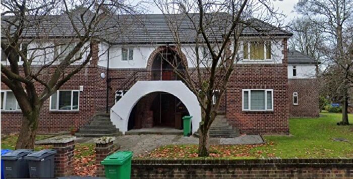 2 Bedroom Apartment To Rent In Queens Court, Palatine Road, Didsbury, Manchester, M20