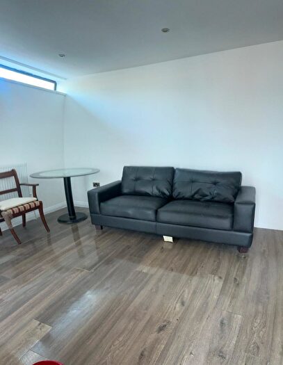 2 Bedroom Flat To Rent In Central Road, Worcester Park, KT4