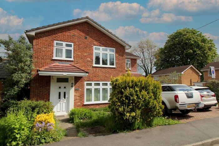 4 Bedroom Detached House To Rent In Leopold Road, Crawley, RH11
