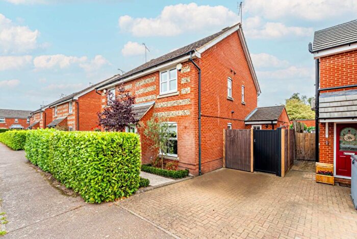 3 Bedroom Semi-Detached House For Sale In Puddingstone Drive, St. Albans, Hertfordshire, AL4