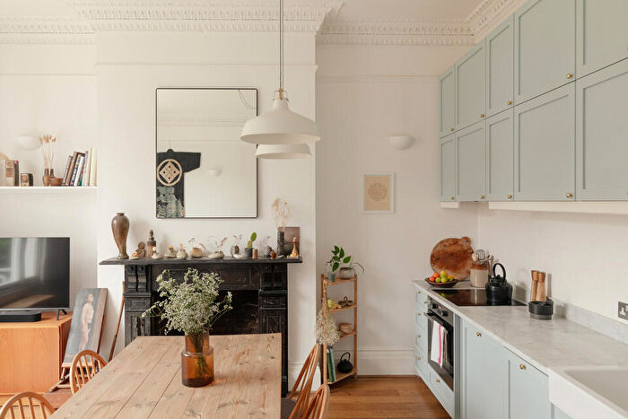 2 Bedroom Flat For Sale In Wickham Road, Brockley, SE4