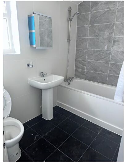 2 Bedroom Flat To Rent In Mitcham Road, London, SW17