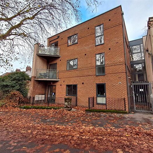 3 Bedroom Flat To Rent In St. Matthias Park, Bristol, BS2