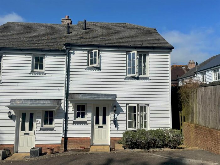3 Bedroom Detached House To Rent In The Lindens, St Benets Way, Tenterden, Kent, TN30
