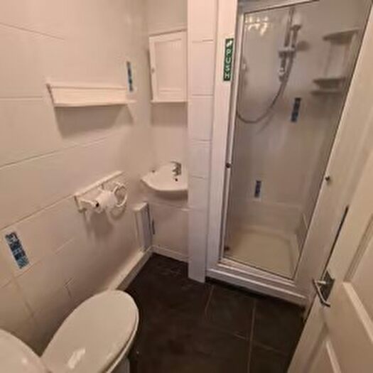 6 Bedroom Semi-Detached House To Rent In Winston Mount, Leeds, West Yorkshire, LS6