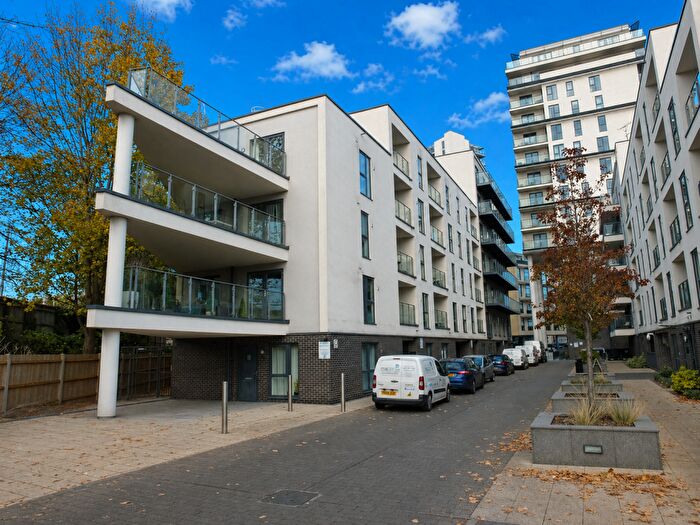 2 Bedroom Flat To Rent In Woking, GU22