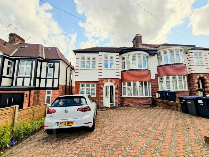 4 Bedroom Terraced House To Rent In Grosvenor Gardens, Oakwood, N14