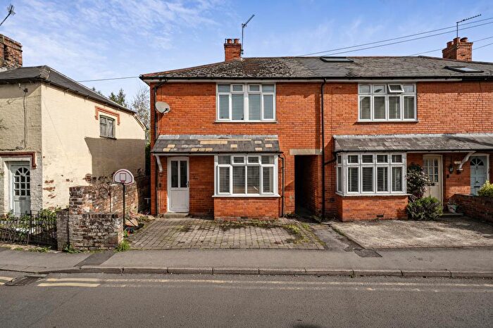 3 Bedroom End Of Terrace House For Sale In Newbury, Berkshire, RG14