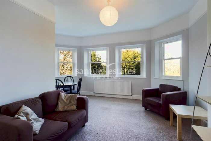2 Bedroom Flat To Rent In Streatham Common South, London SW16