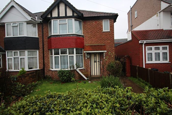 3 Bedroom Semi-Detached House To Rent In Belmore Avenue, Hayes, UB4